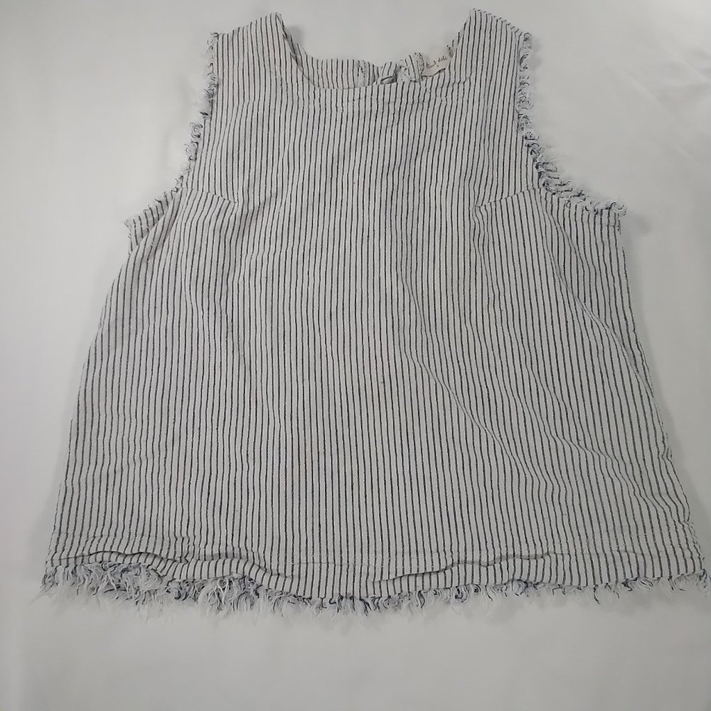 Altar'd State Wren top button back size Small linen rayon